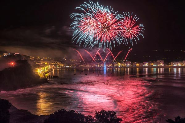 New Year's Eve fireworks over Sao Martinho do Porto bay