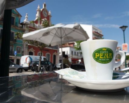 La vie au Portugal : une histoire de quatre cafés